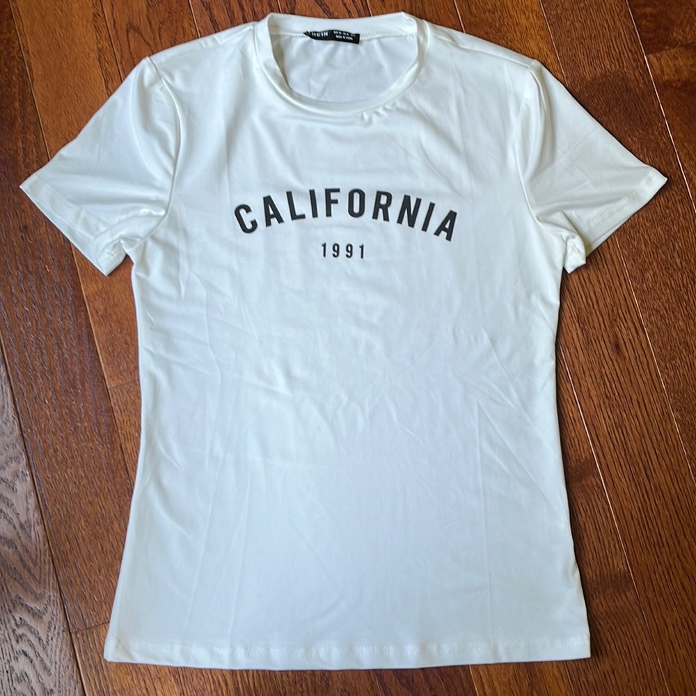 SHEIN white t-shirt. Women’s XS (SHEIN sizing).